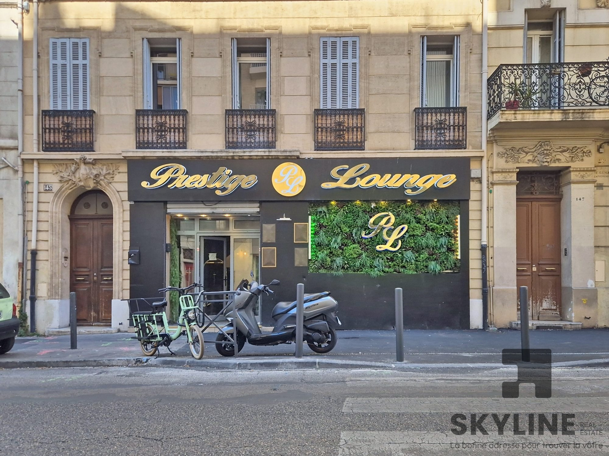 Pas de porte – Local commercial 133 m² – Marseille 4e