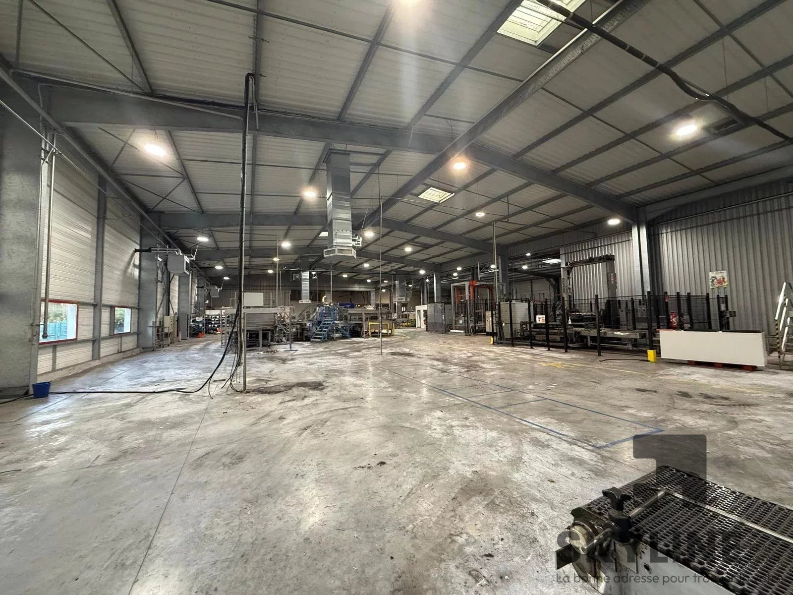 SITE INDUSTRIEL D’EXCEPTION – 23 000 m² – +5 HECTARES DE TERRAIN